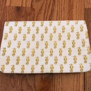 Shiraleah seahorse clutch